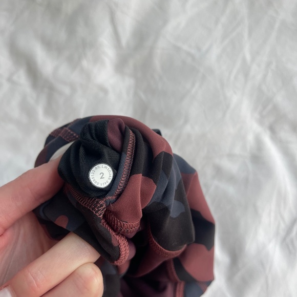 Like New Lululemon Camo Leggings - Picture 4 of 4